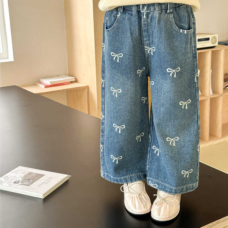 Pantalones vaqueros de primave - Baby Clothing Drawing reseña y precio
